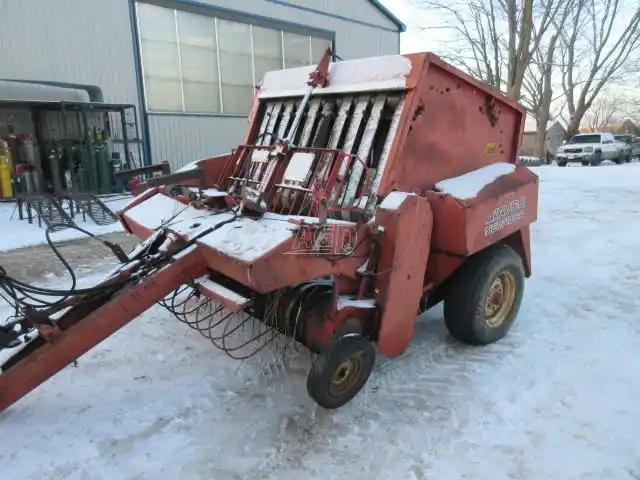 Gallery image 1 for Used New Idea 484 Round Baler