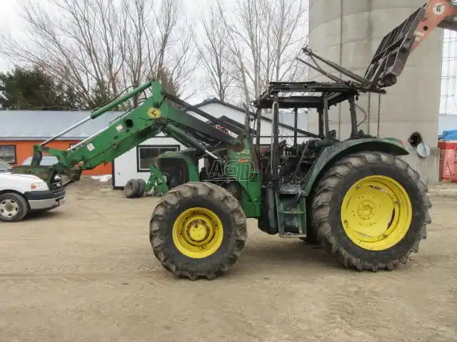 Gallery image 2 for Used 2003 John Deere 6420 Tractor