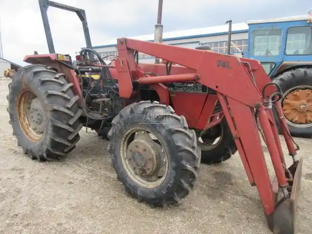 Gallery image 1 for Used 1986 Case IH 1394 Tractor