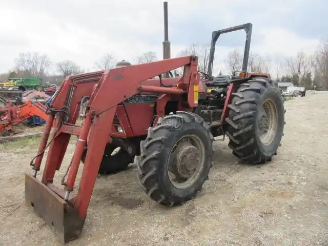Gallery image 2 for Used 1986 Case IH 1394 Tractor