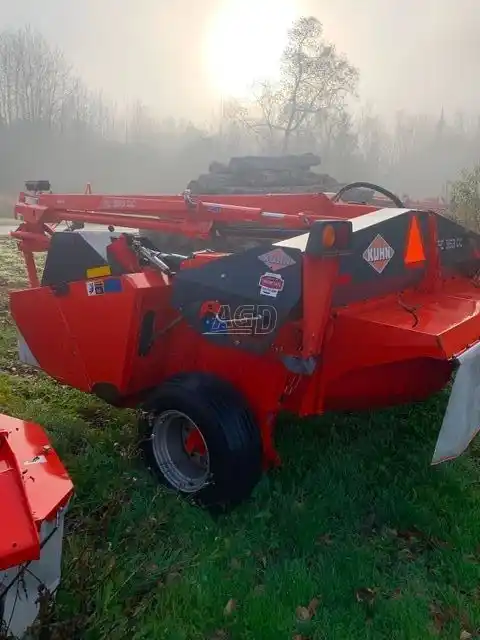 Gallery image 2 for Used 2010 Kuhn FC 353 GC Disc Mower Conditioner