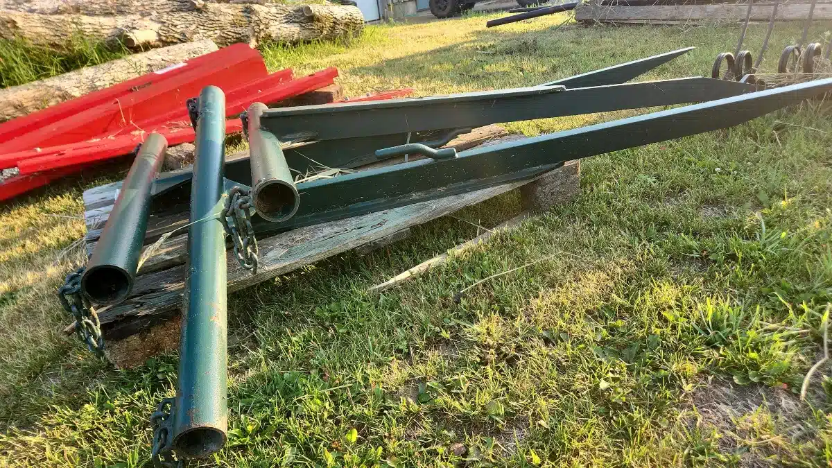 Gallery image 1 for Hi-Hog 1600 Bale Spear