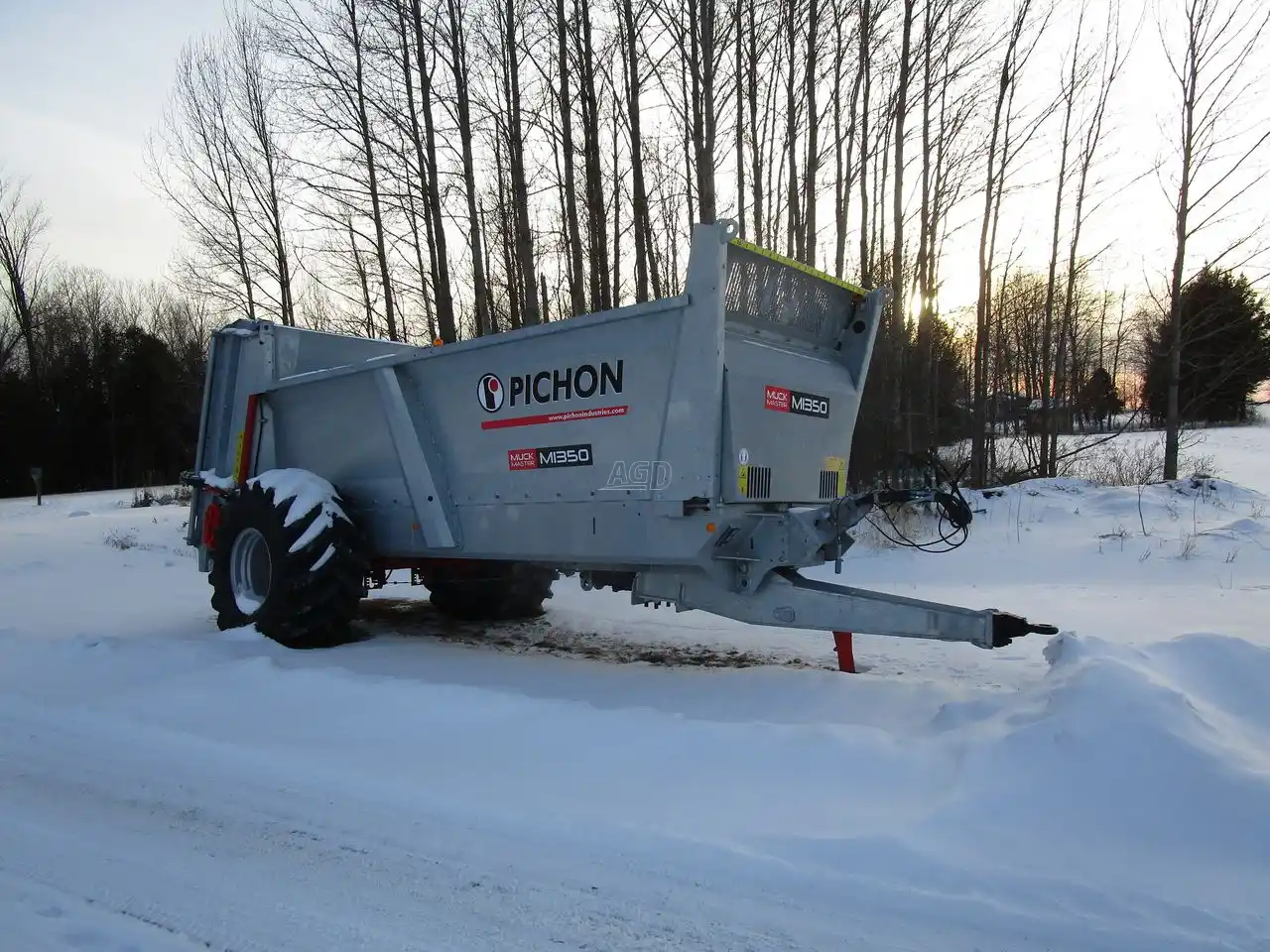 Gallery image 2 for New Pichon M1350 Manure Spreader