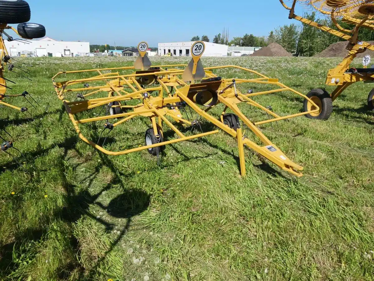 Gallery image 2 for New Vermeer TD100 Tedder Rake