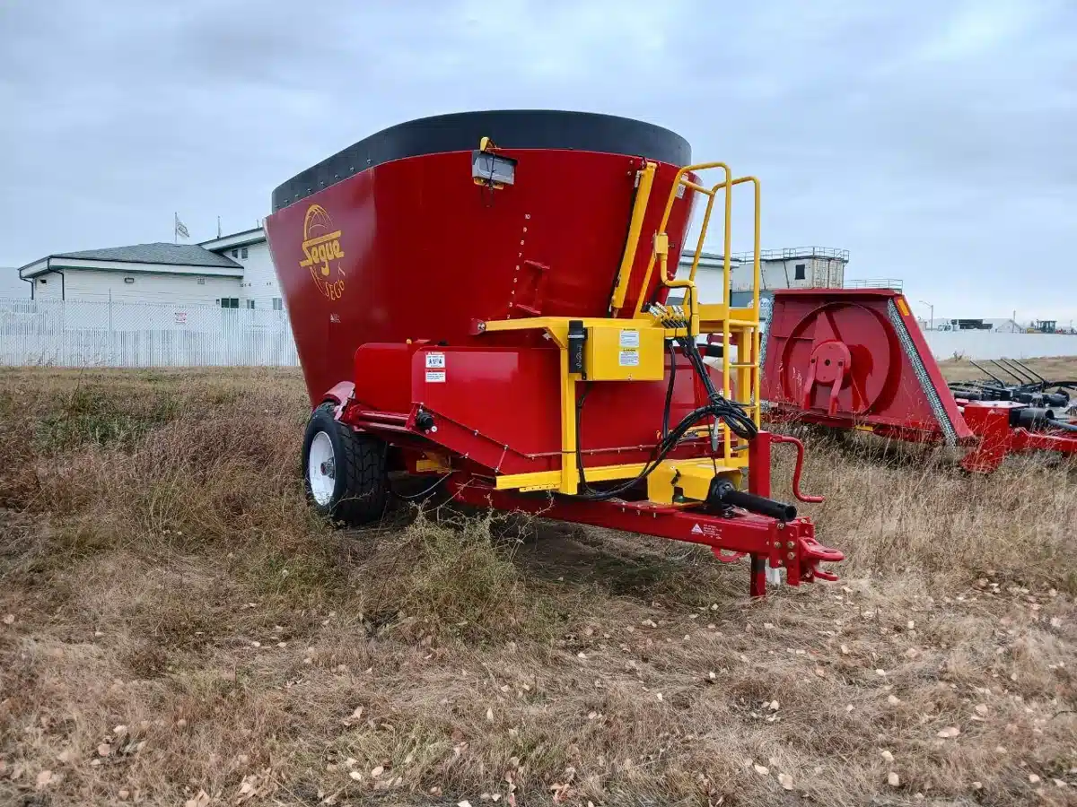 Gallery image 1 for New Supreme SEGUE 6T Feed Wagon