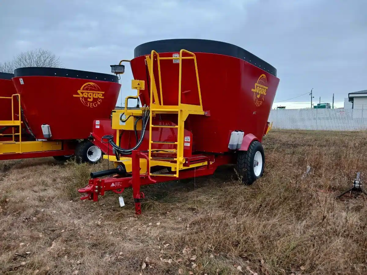 Gallery image 2 for New Supreme SEGUE 6T Feed Wagon
