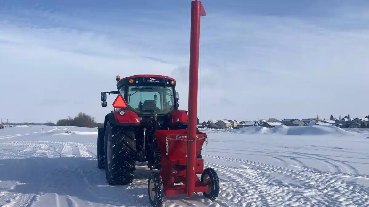 Gallery image 2 for New Farm King Y180 Roller Mill