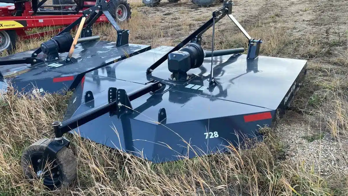 Gallery image 2 for New Buhler Farm King 720 Rotary Cutter