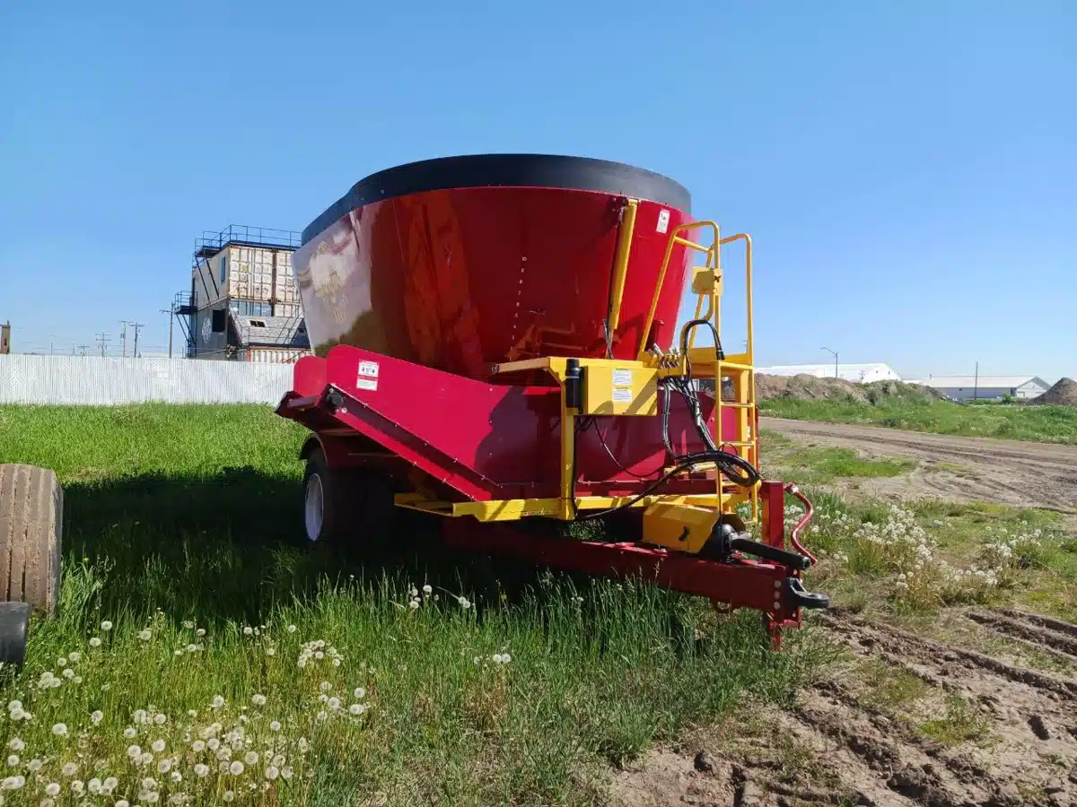 Gallery image 1 for New Supreme Segue 9T Feed Wagon