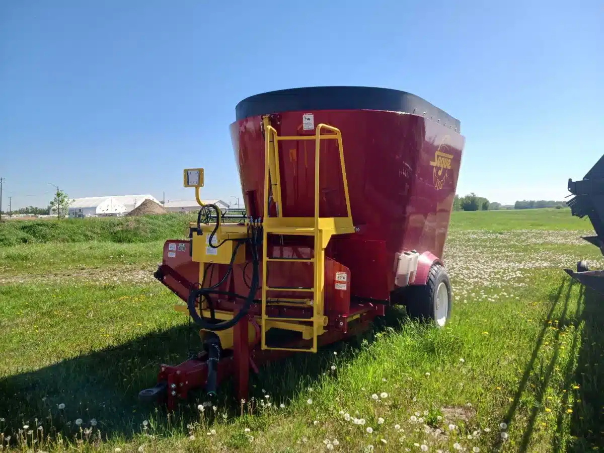 Gallery image 2 for New Supreme SEGUE 7T Feed Wagon