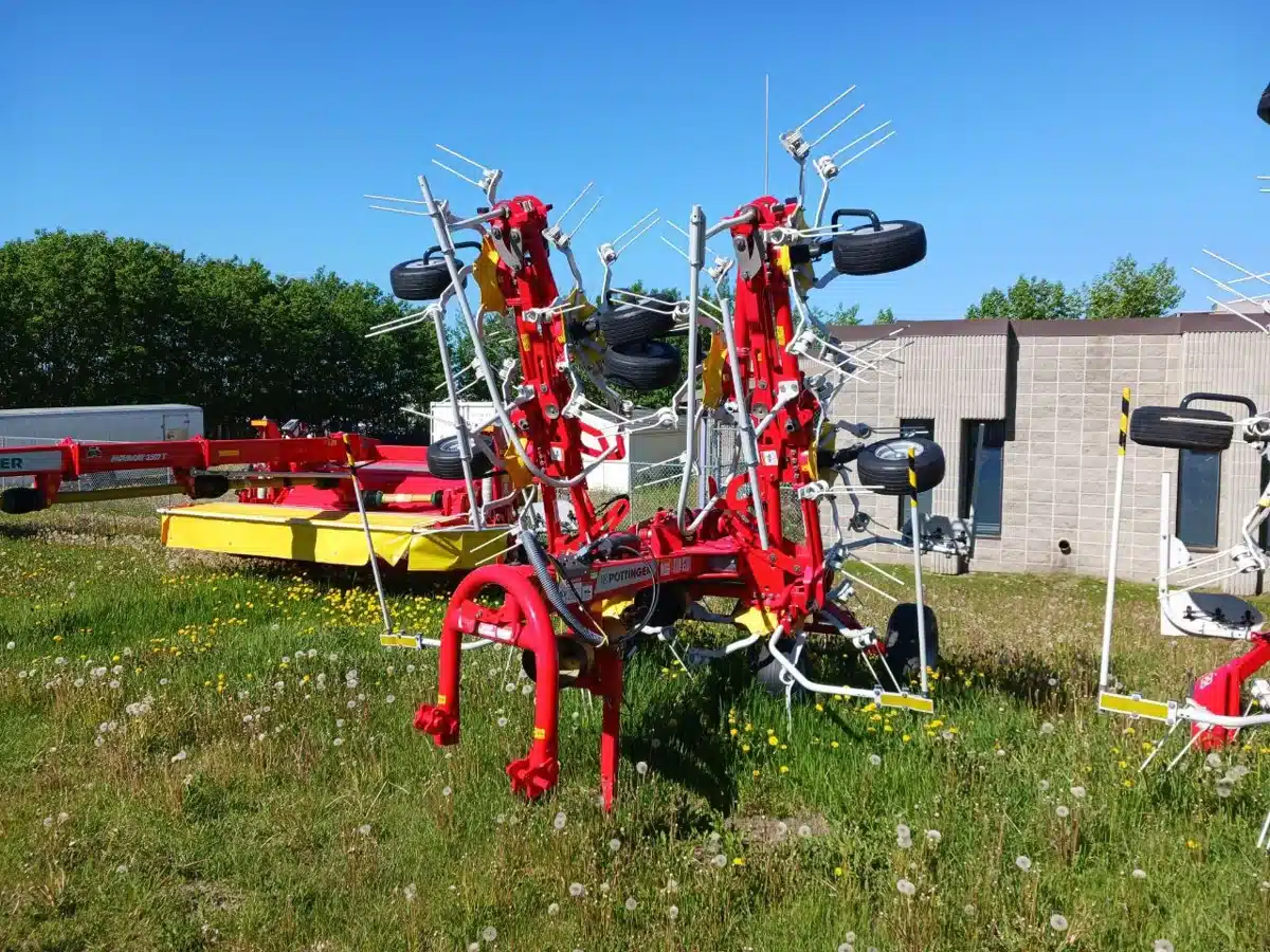 Gallery image 2 for New Pottinger HIT8.91T Tedder Rake