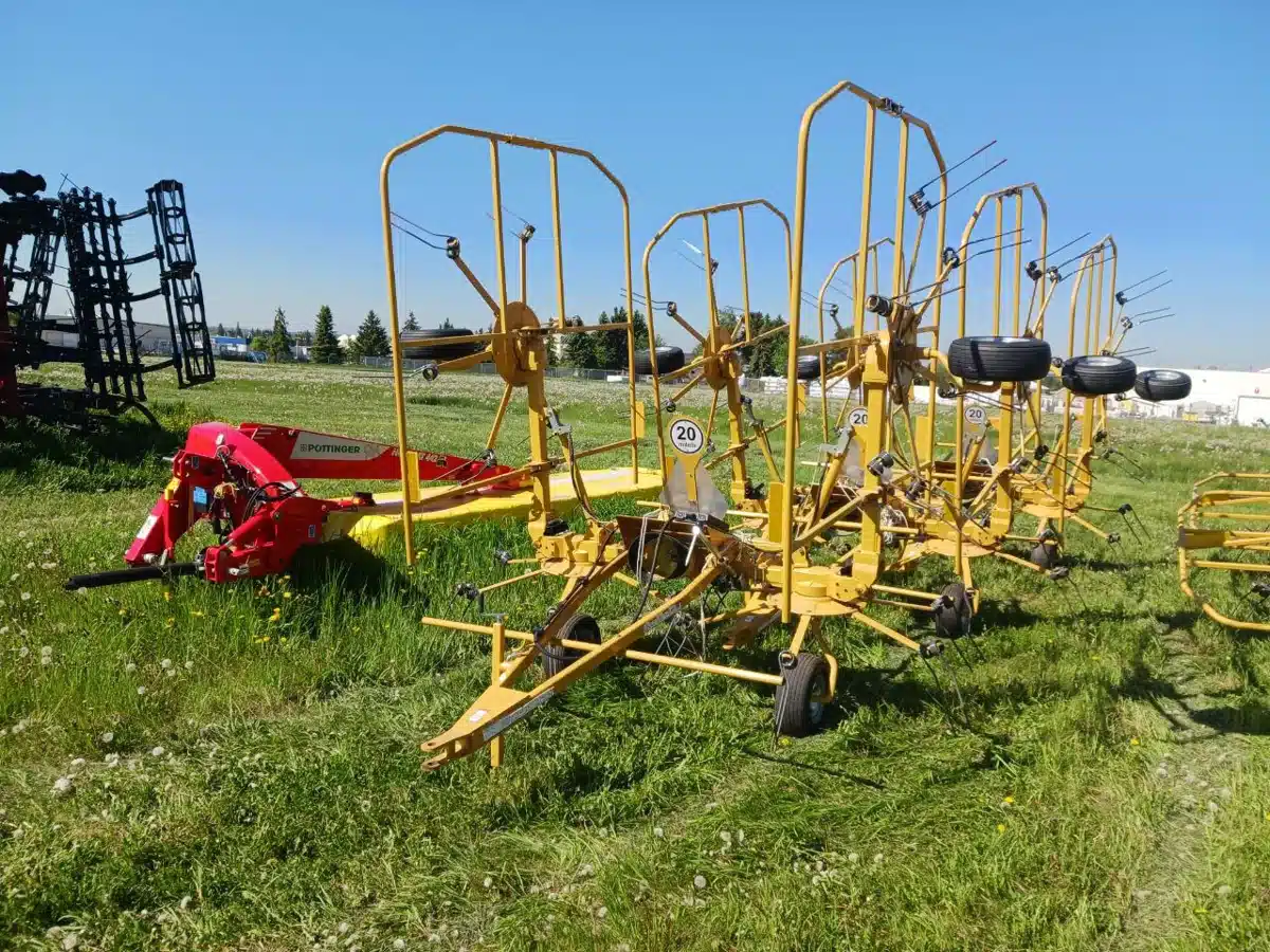 Gallery image 1 for New Vermeer TD190 Tedder Rake