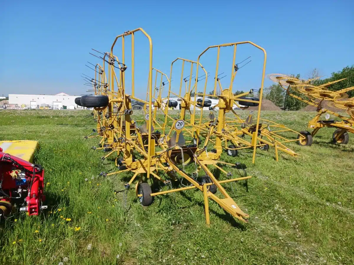 Gallery image 2 for New Vermeer TD190 Tedder Rake