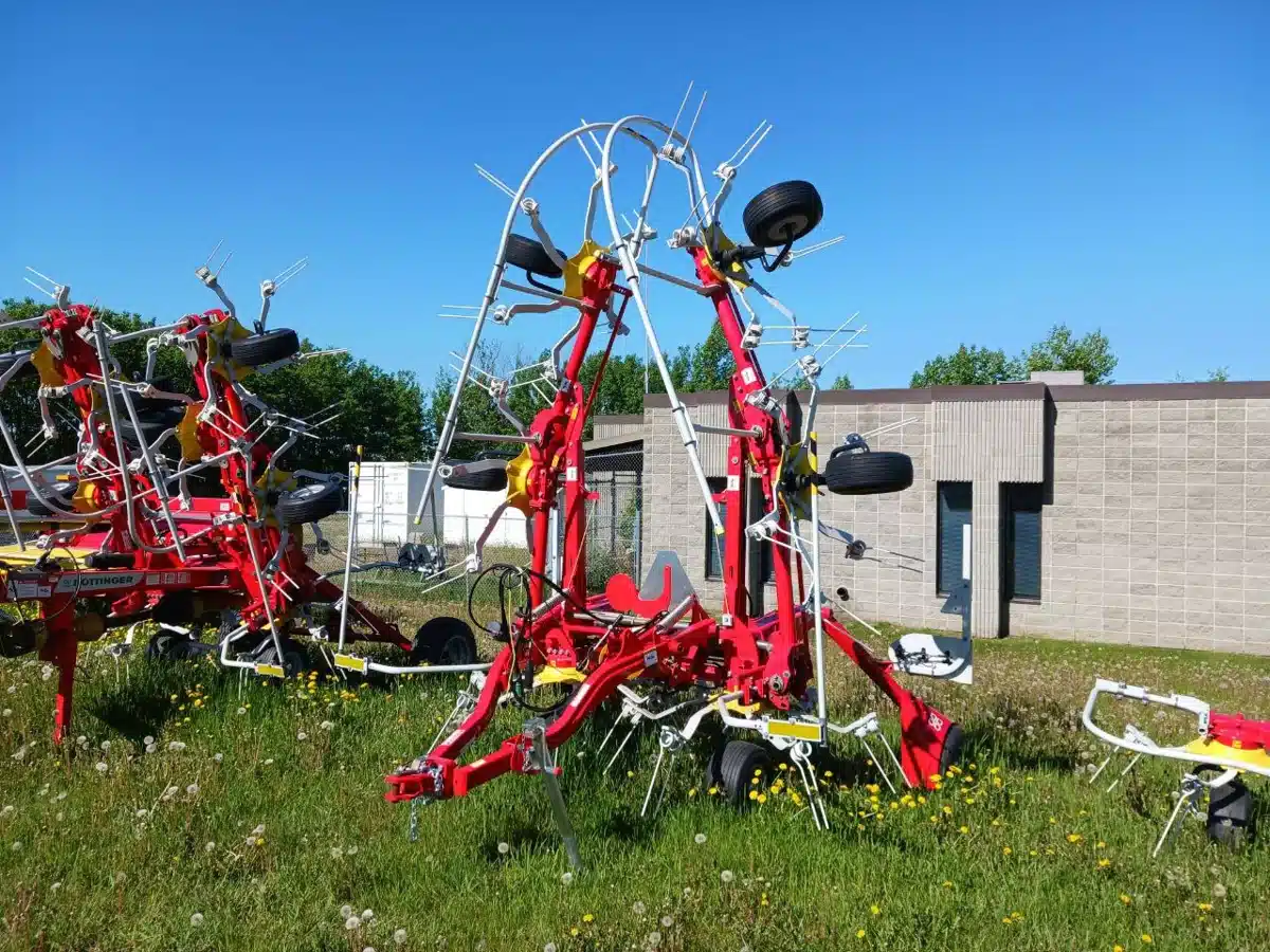 Gallery image 2 for New Pottinger HIT6.8T Tedder Rake