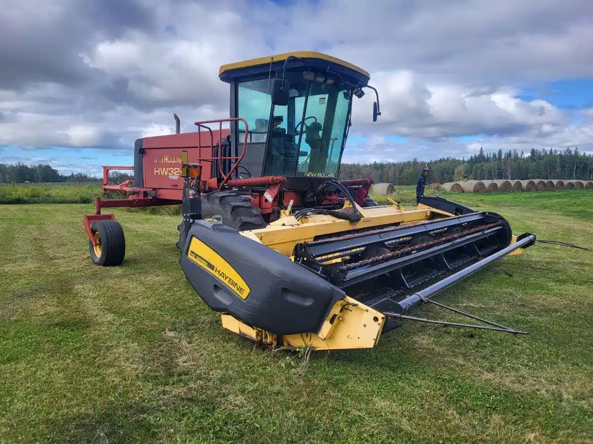 Photo de la Galerie 1 pour New Holland HW320 Andaineur