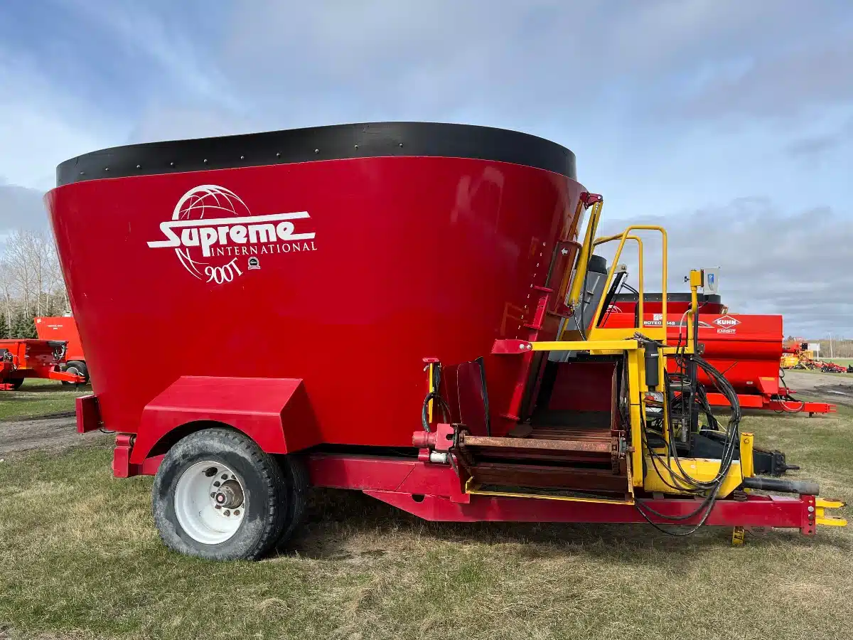 Gallery image 1 for Used 2014 Supreme 900T Feed Wagon