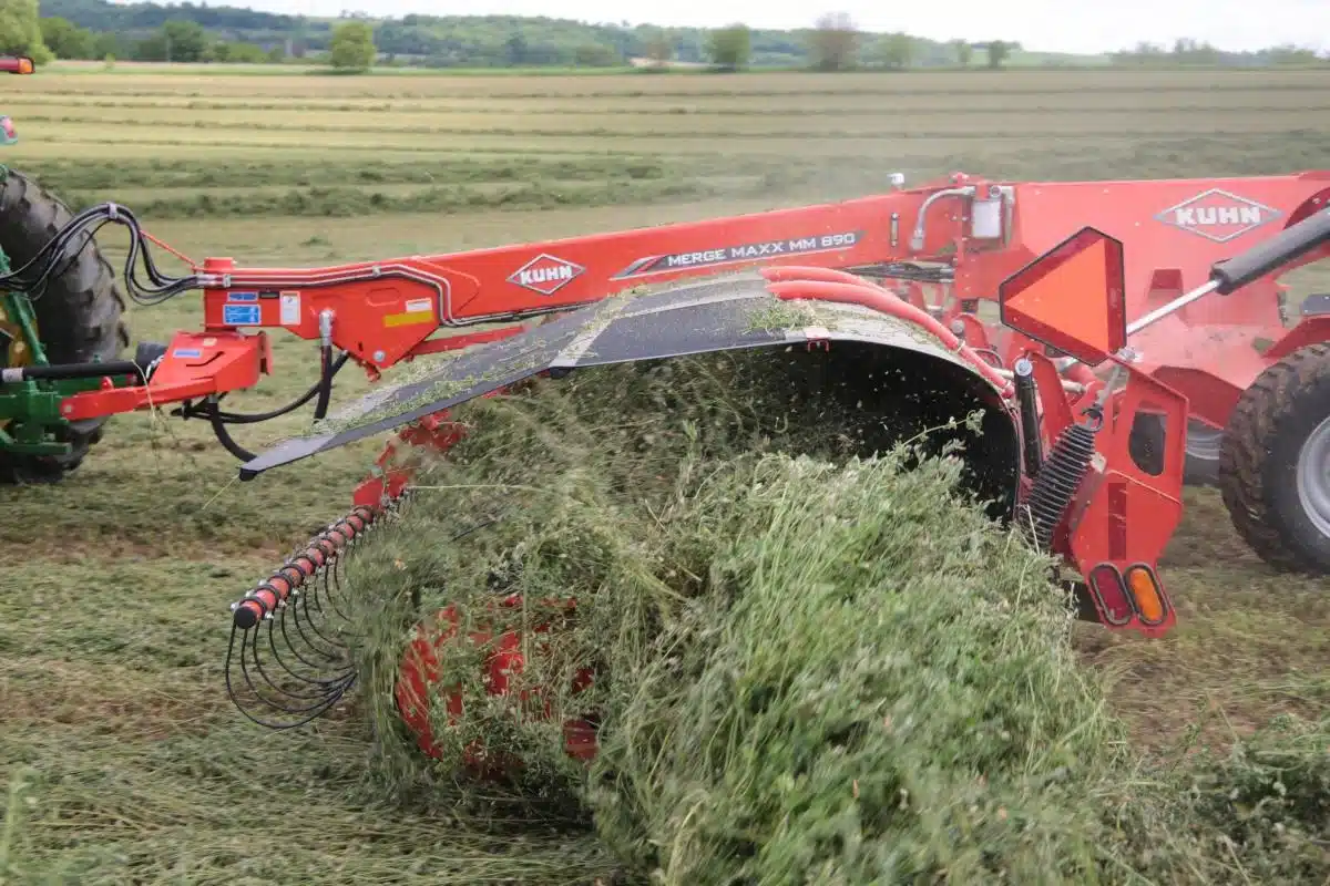 Gallery image 2 for New Kuhn MM 890 Windrow Merger