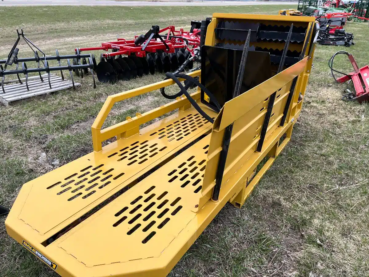 Gallery image 2 for New 2023 Tubeline Manufacturing Ltd BALE BOSS 1-3820HF Bale Processor