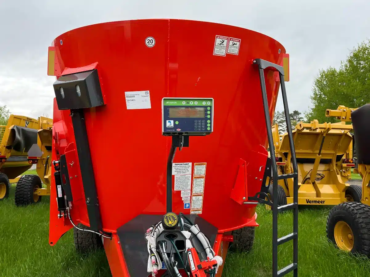 Gallery image 2 for New 2022 Kuhn Knight VT 268 TMR Mixer