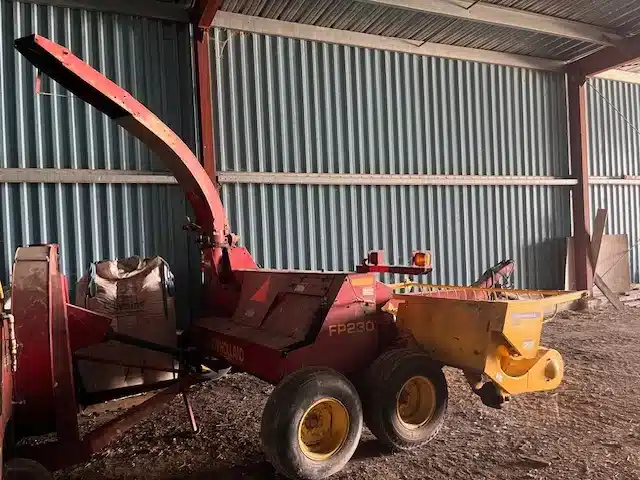 Gallery image 2 for Used 2005 New Holland FP230 Forage Harvester