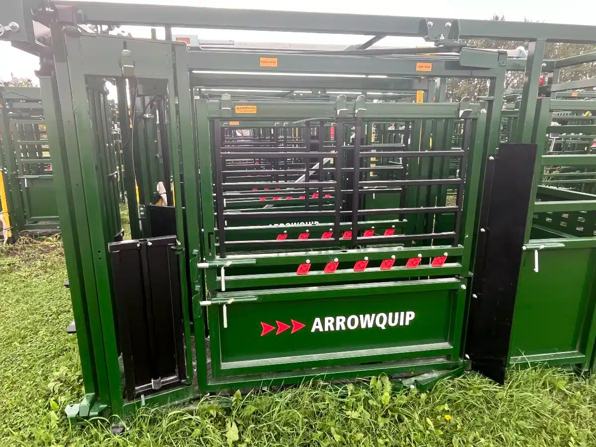 Gallery image 2 for New Arrowquip 7500 Cattle Squeeze
