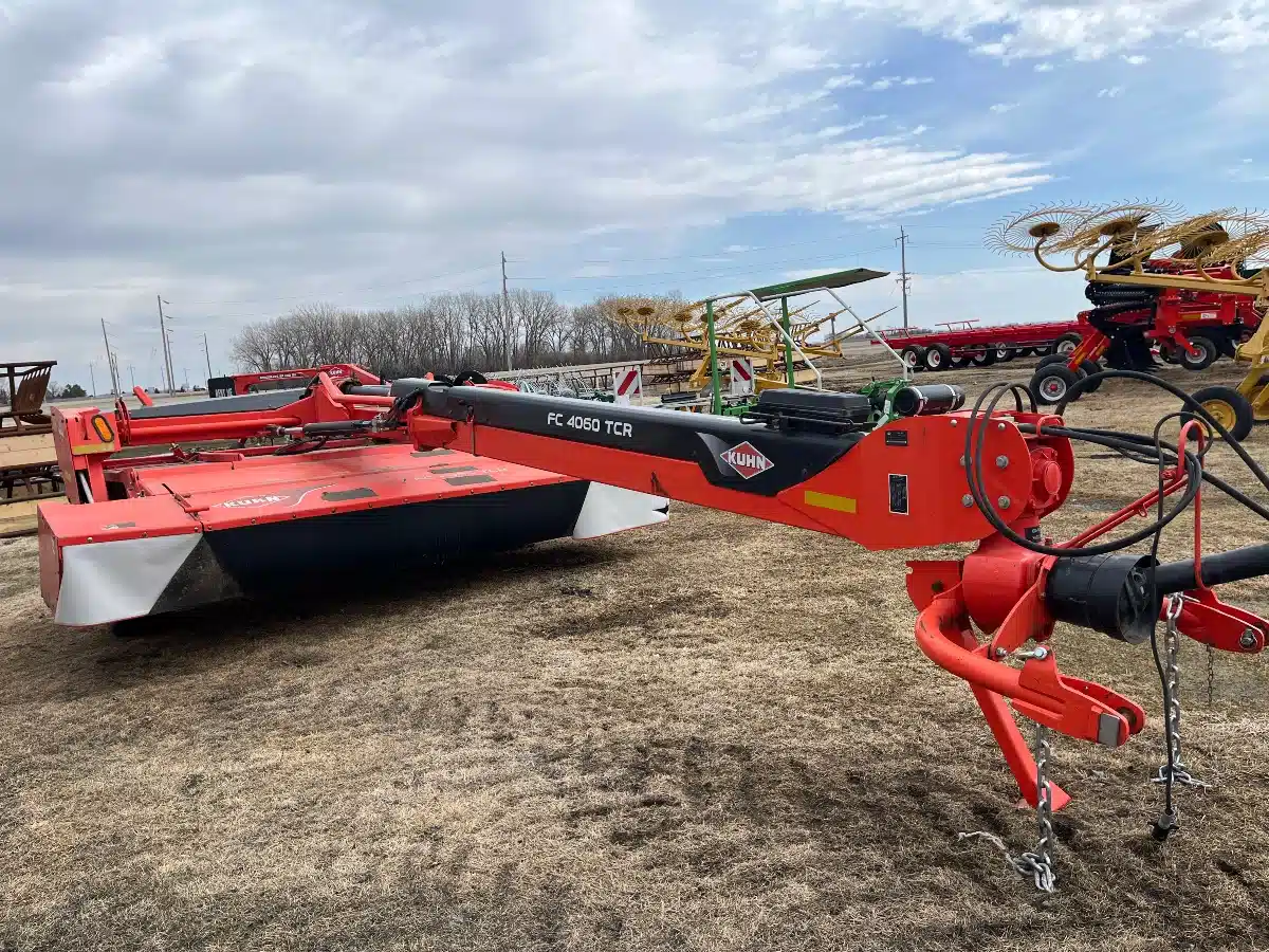 Gallery image 1 for 2016 Kuhn FC 4060 TCR Disc Mower Conditioner