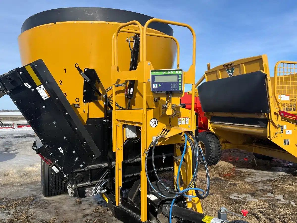 Gallery image 2 for Used 2022 Vermeer VS510 TMR Mixer
