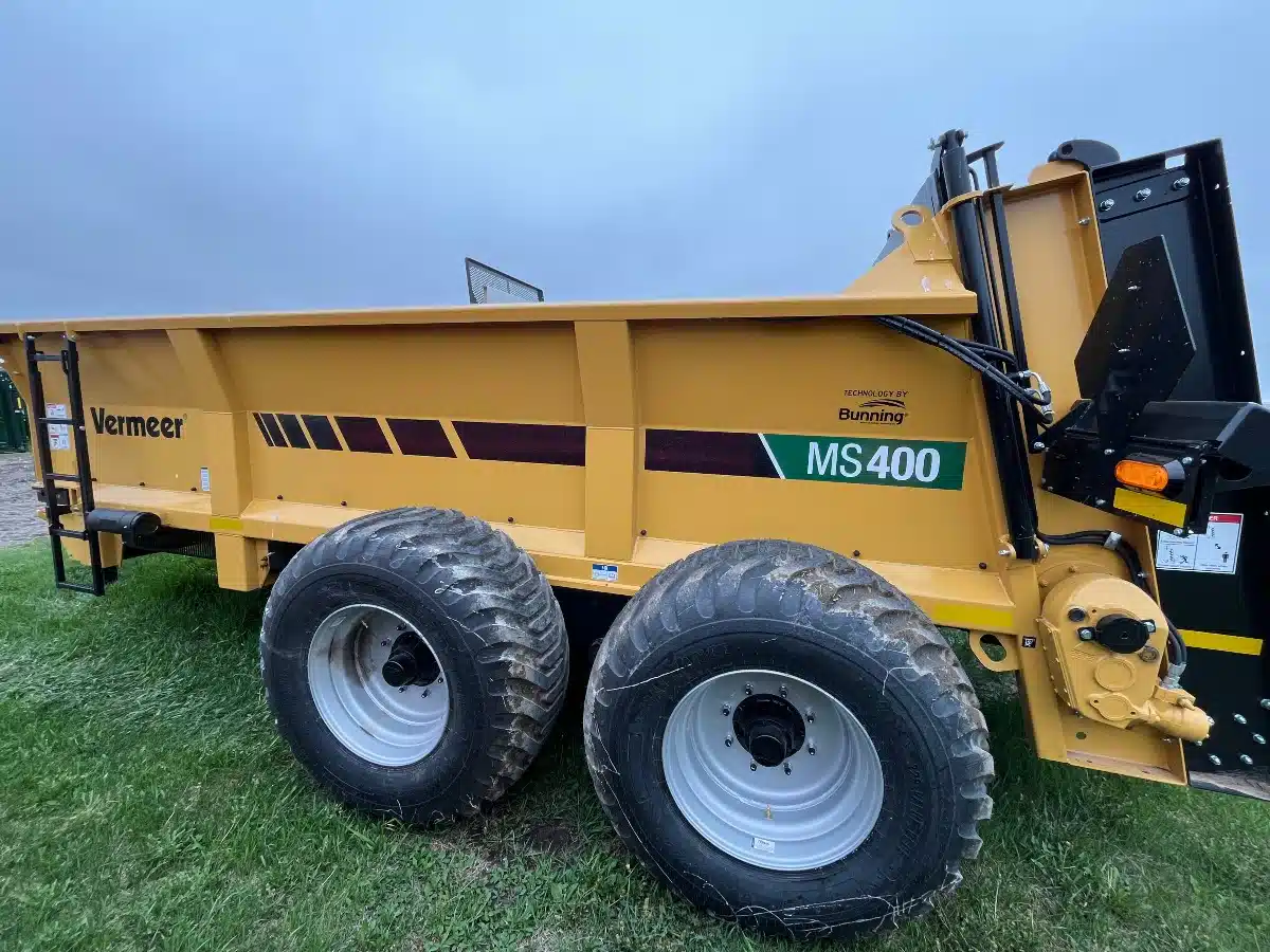 Gallery image 1 for New 2025 Vermeer MS400 Manure Spreader