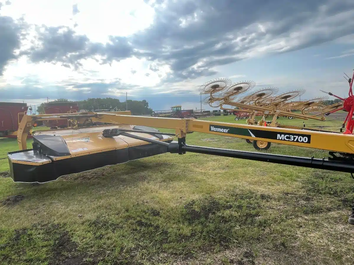 Gallery image 1 for Used 2019 Vermeer MC3700 Disc Mower Conditioner