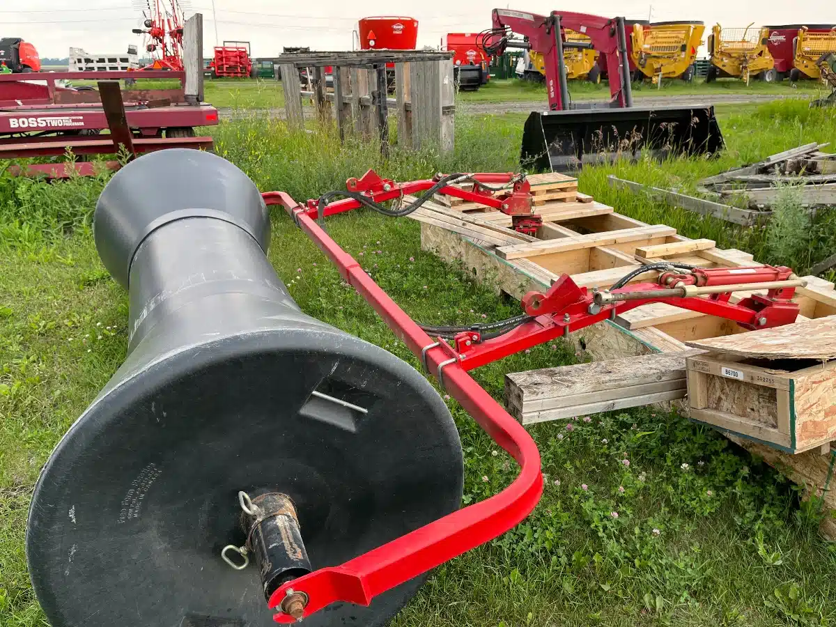 Gallery image 1 for Freeform Plastics MT2000 Swath Roller