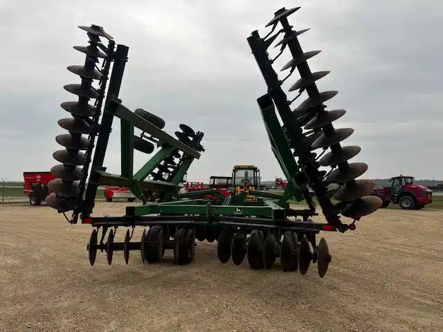 Gallery image 2 for Used 2006 John Deere 650 Disc