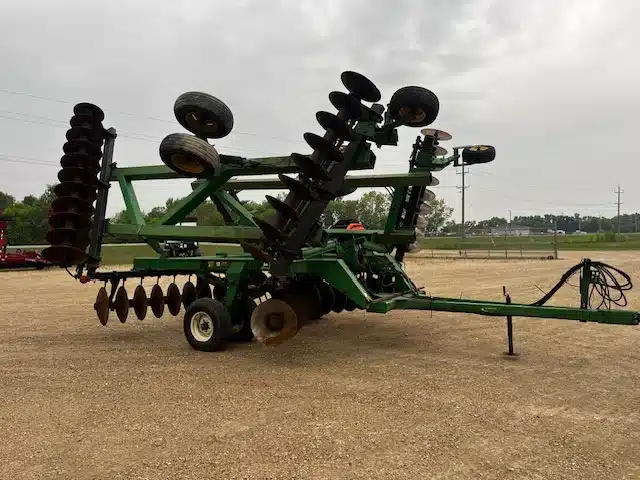 Gallery image 1 for Used 2006 John Deere 650 Disc