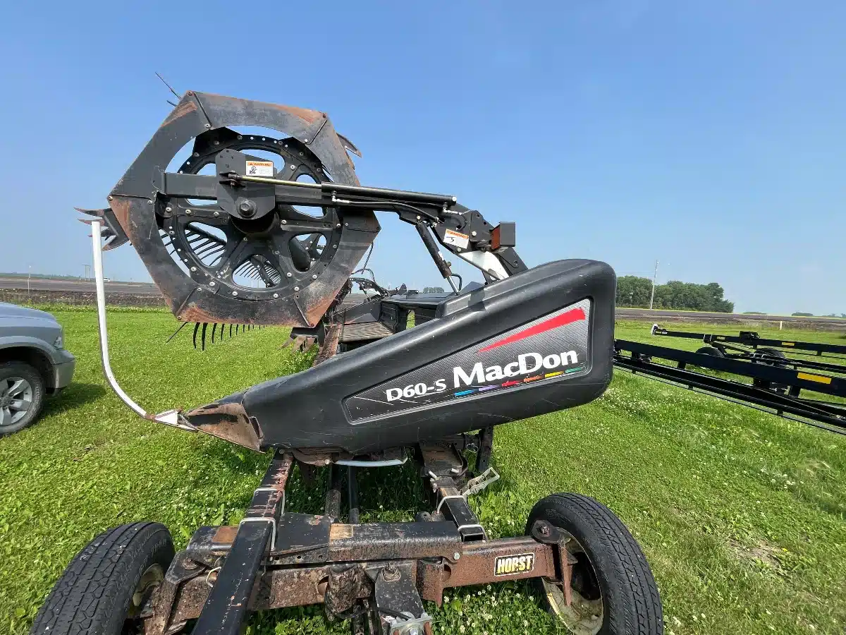 Gallery image 2 for Used 2011 MacDon D60 Header - Draper