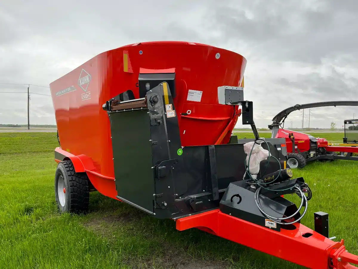Gallery image 1 for New 2024 Kuhn Knight VT 268 TMR Mixer