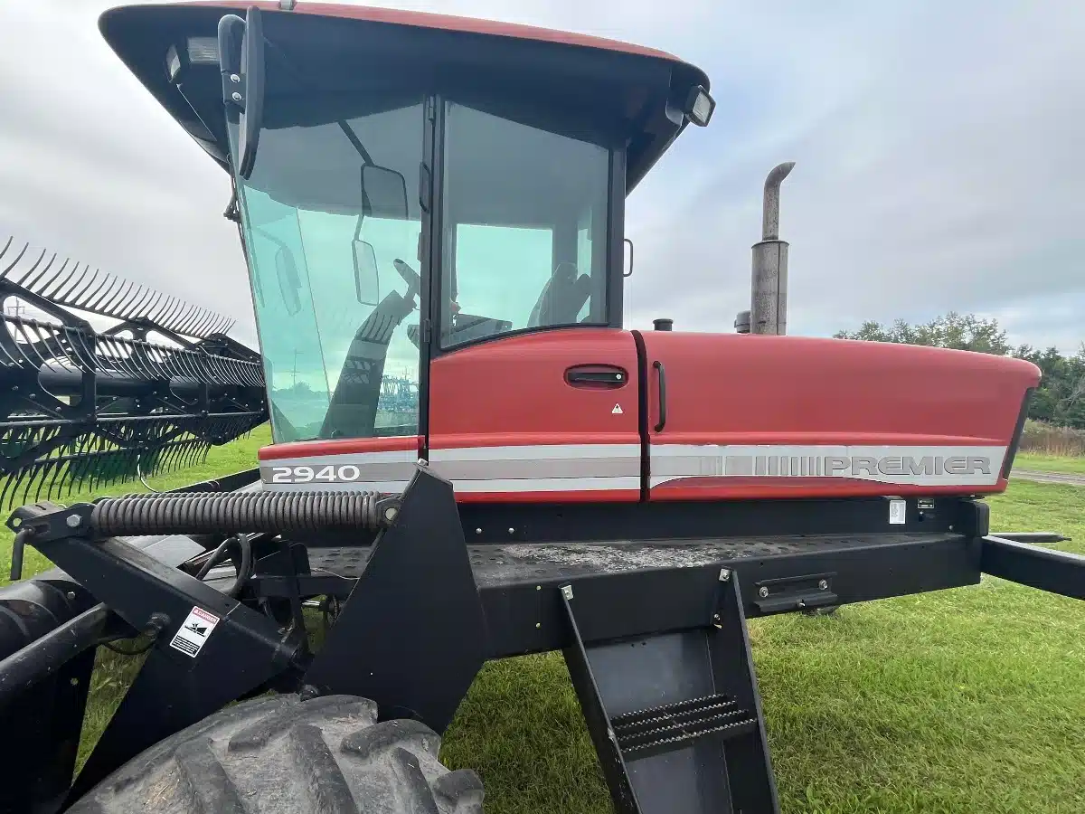 Gallery image 2 for Used 2002 MacDon 2940 Windrower