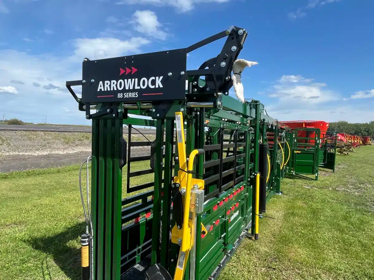 Gallery image 2 for New 2025 Arrowquip 8818 Cattle Squeeze