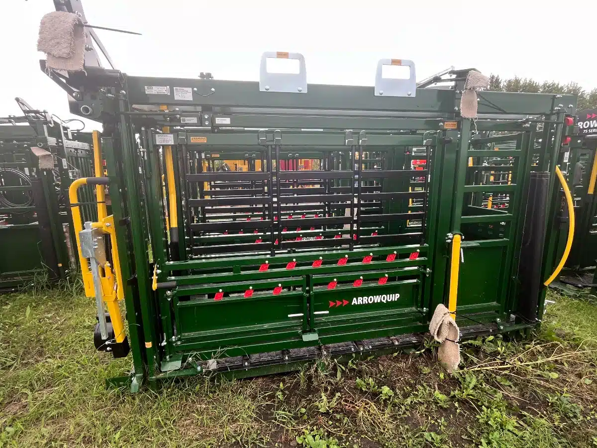 Gallery image 2 for New 2025 Arrowquip 8800 Cattle Squeeze