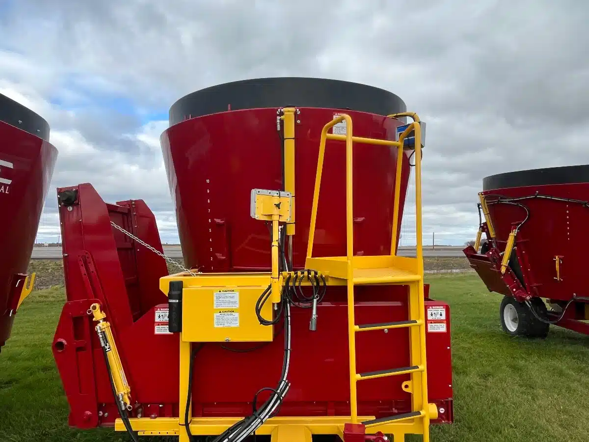 Gallery image 2 for New 2025 Supreme 700T TMR Mixer