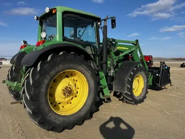 Gallery image 2 for John Deere 7330 PREMIUM Tractor