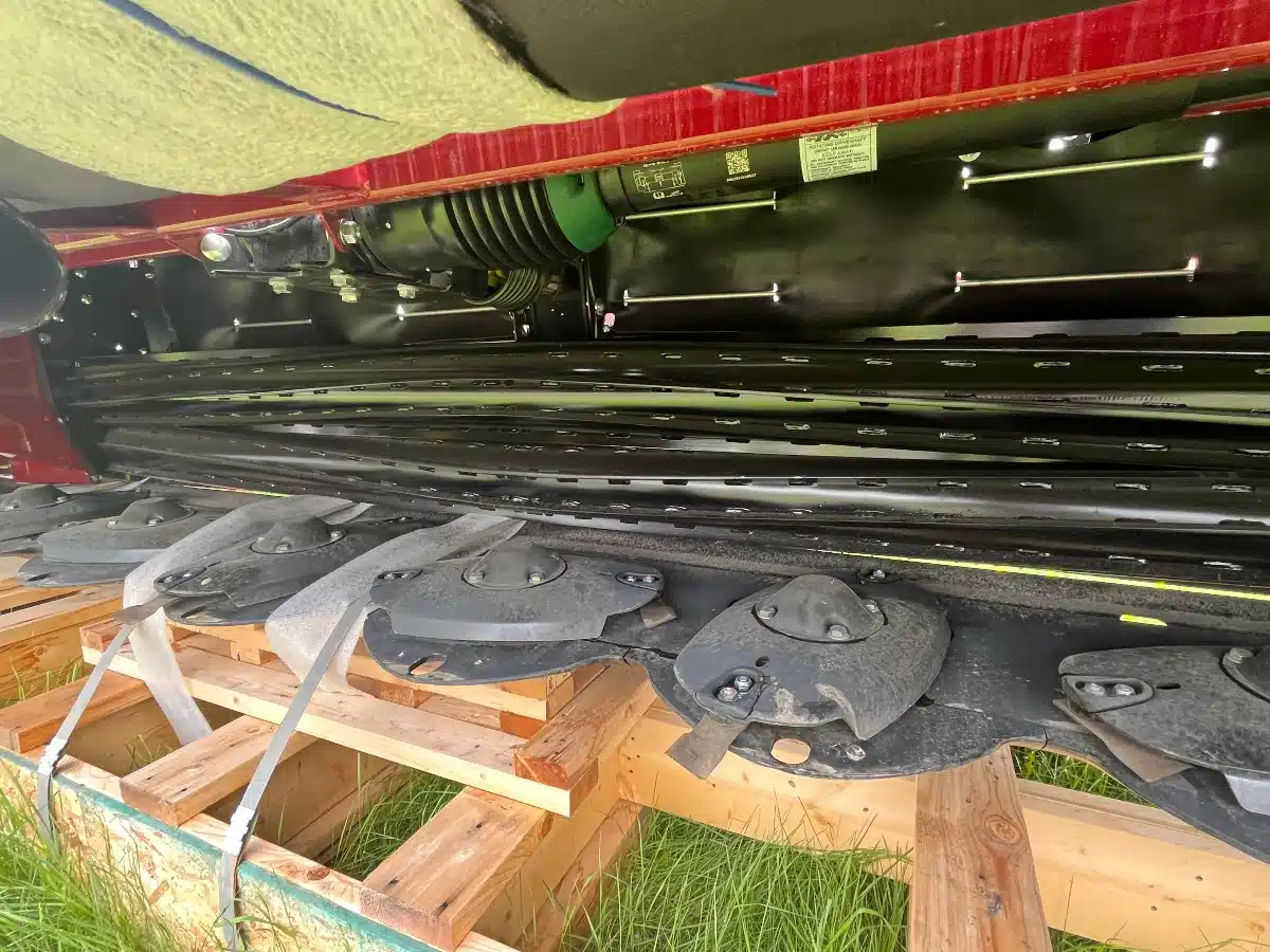 Gallery image 2 for 2026 MacDon R116 FR Disc Mower Conditioner