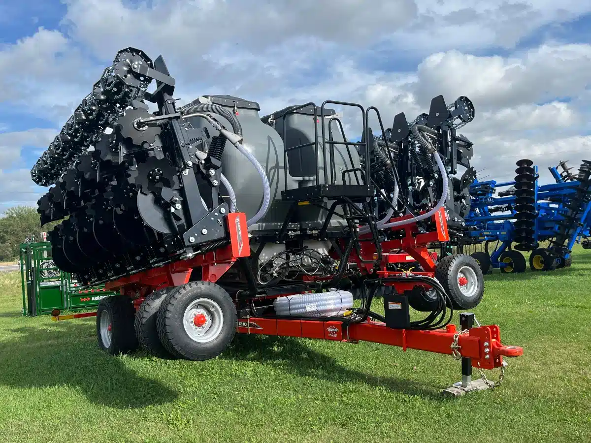 Gallery image 1 for 2026 Kuhn Krause Gladiator 1630 Strip Till