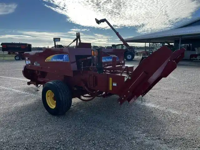 Gallery image 2 for 2012 New Holland BC5070 Square Baler - Small