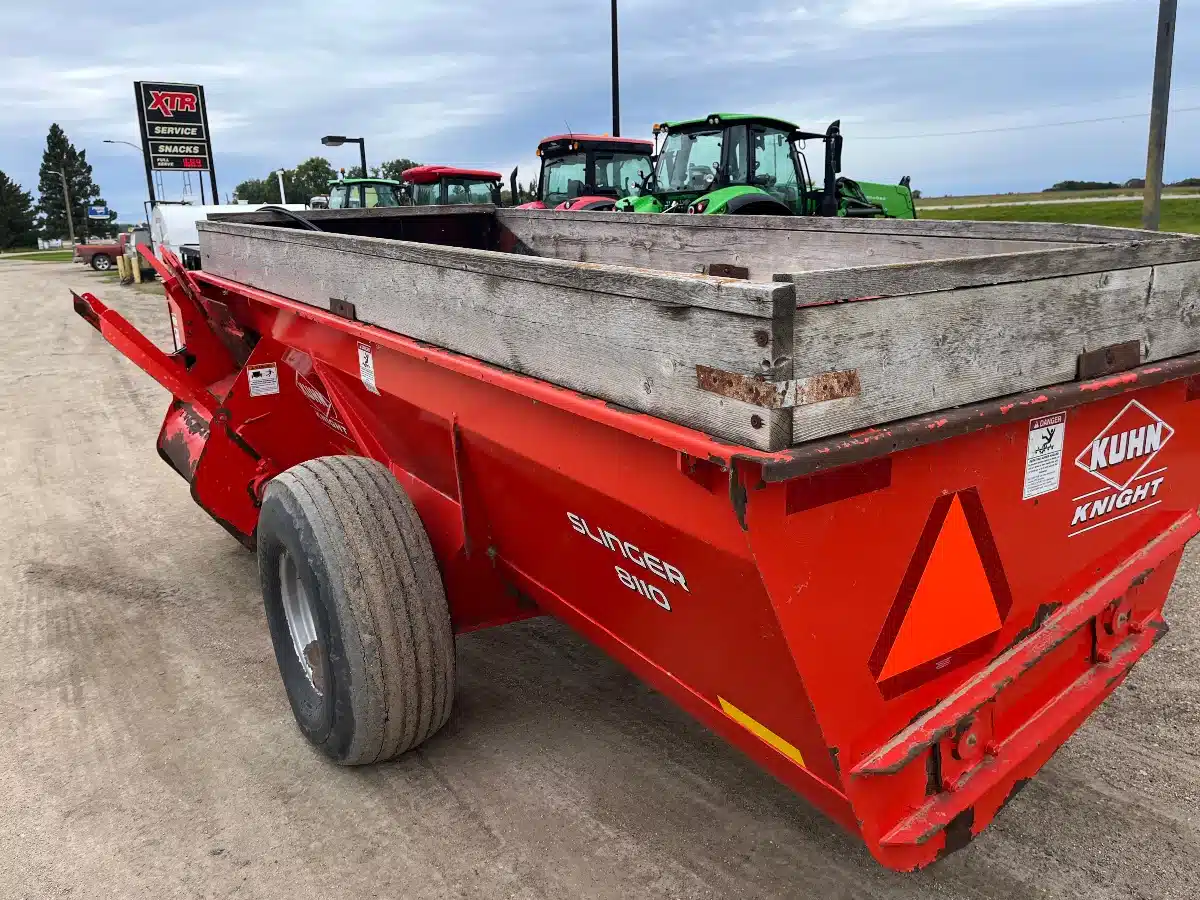 Gallery image 2 for Kuhn Knight 8110 Manure Spreader