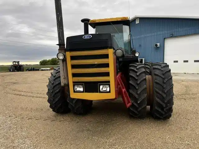 Gallery image 2 for 1988 Versatile 846 Tractor