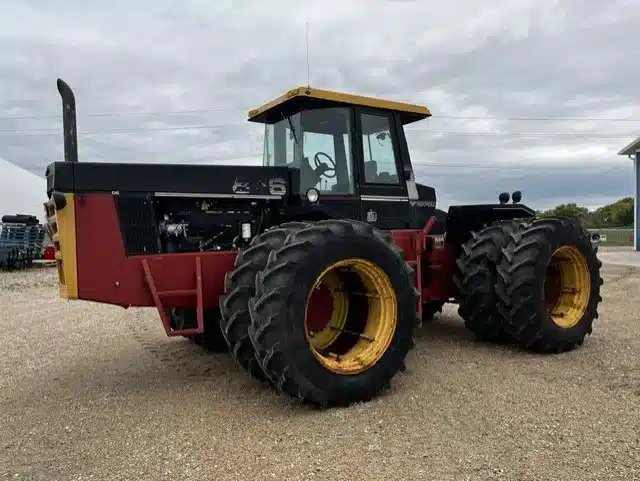 Gallery image 1 for 1988 Versatile 846 Tractor