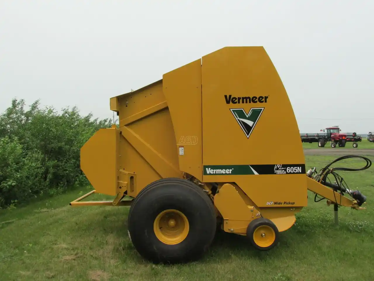 Gallery image 2 for New Vermeer 605N Round Baler
