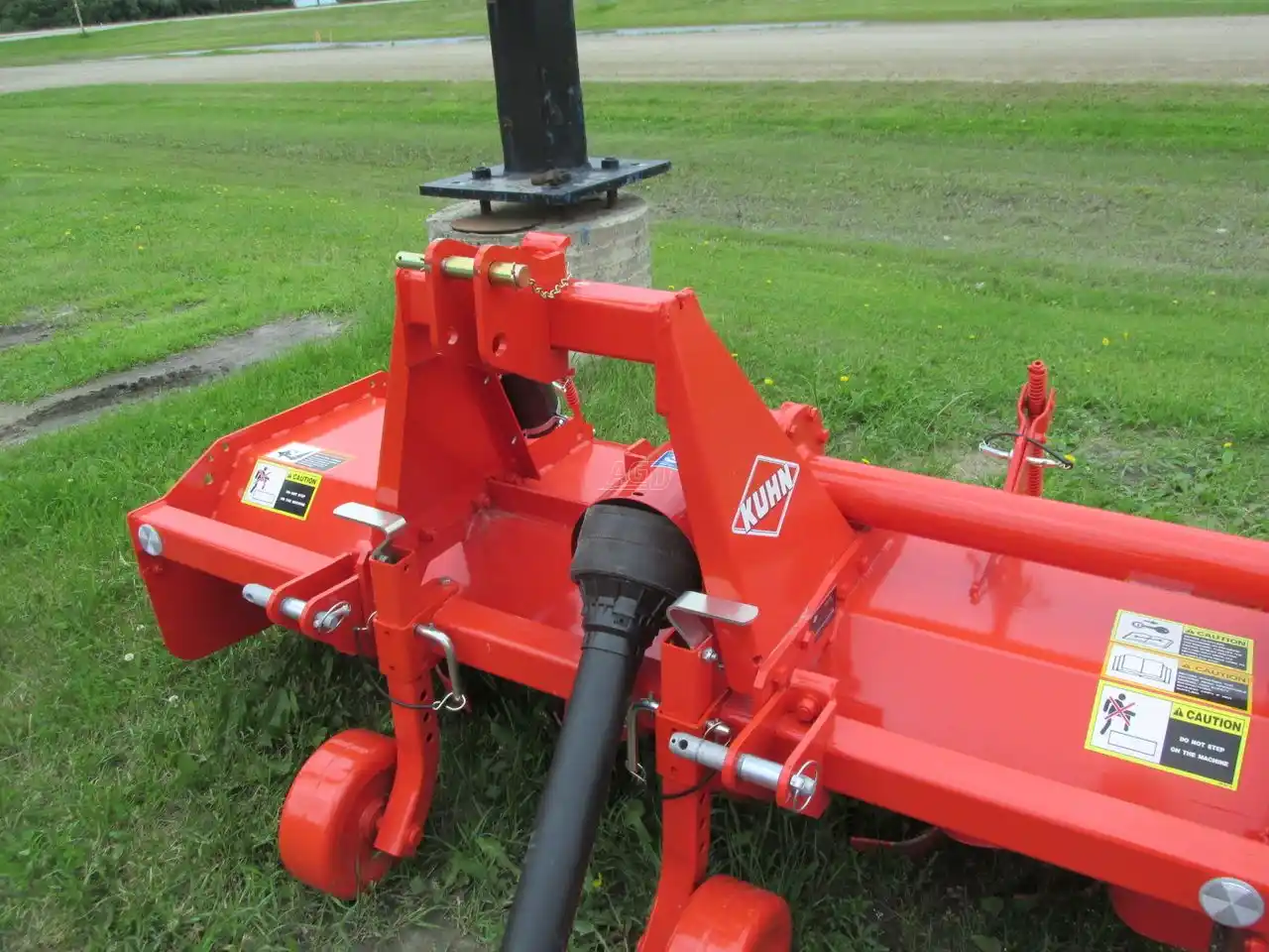 Gallery image 1 for New Kuhn EL 62-180 Rotary Tiller
