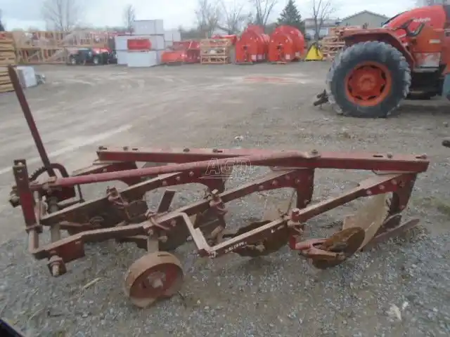 Gallery image 2 for Used IHI 4X12 Plow