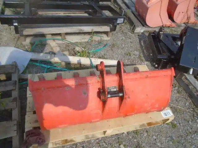 Gallery image 2 for Used 2018 Kubota BT1954A Bucket