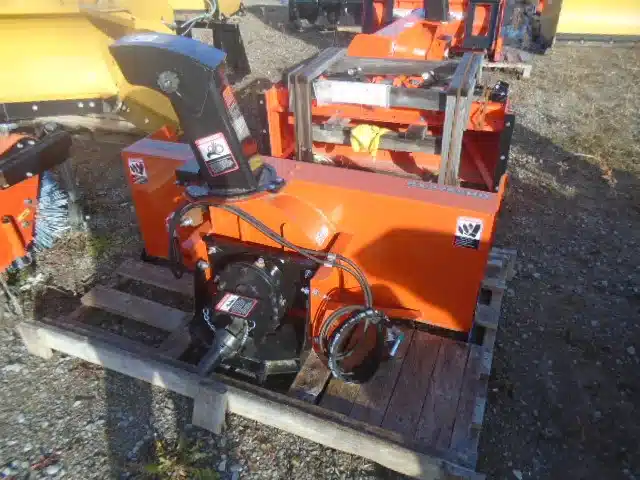 Gallery image 2 for New 2025 Kubota BX2755HD Snow Blower